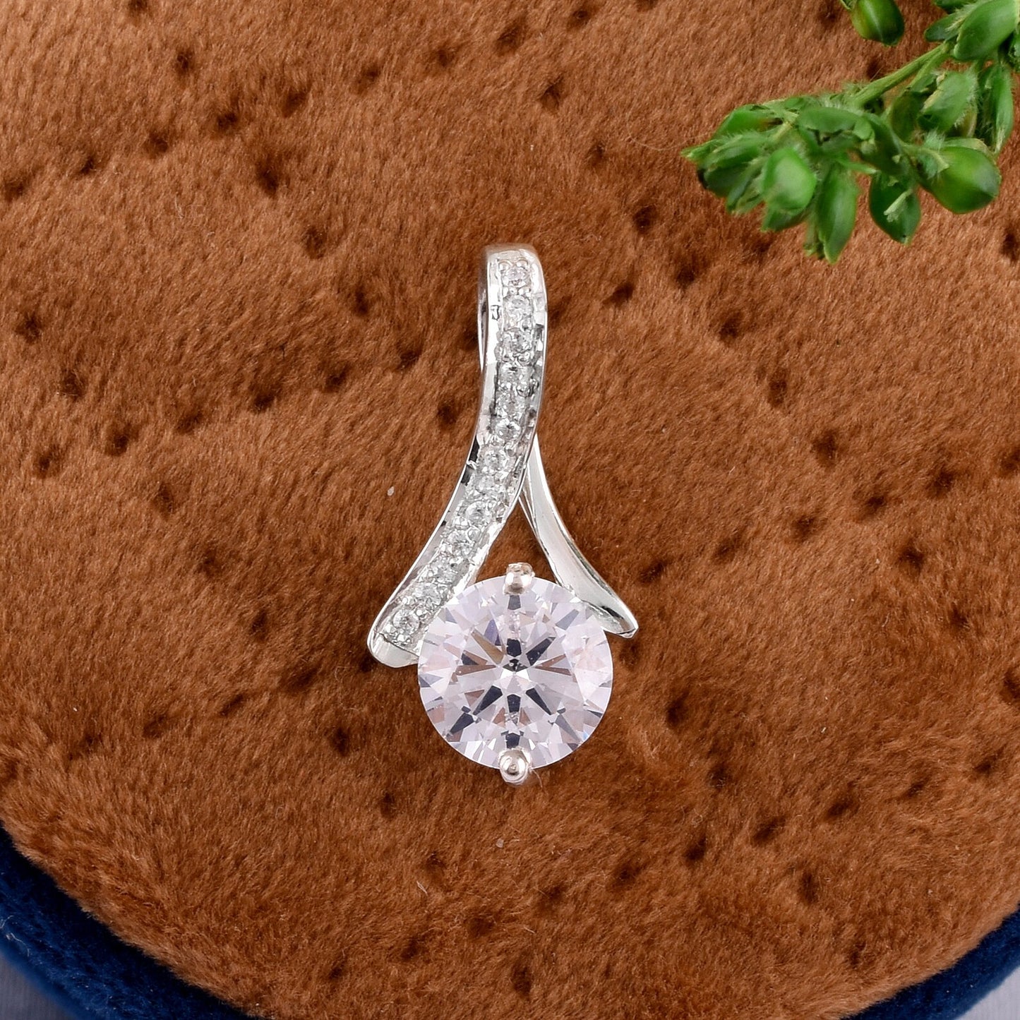 Round Cut Solitaire Pendant Necklace